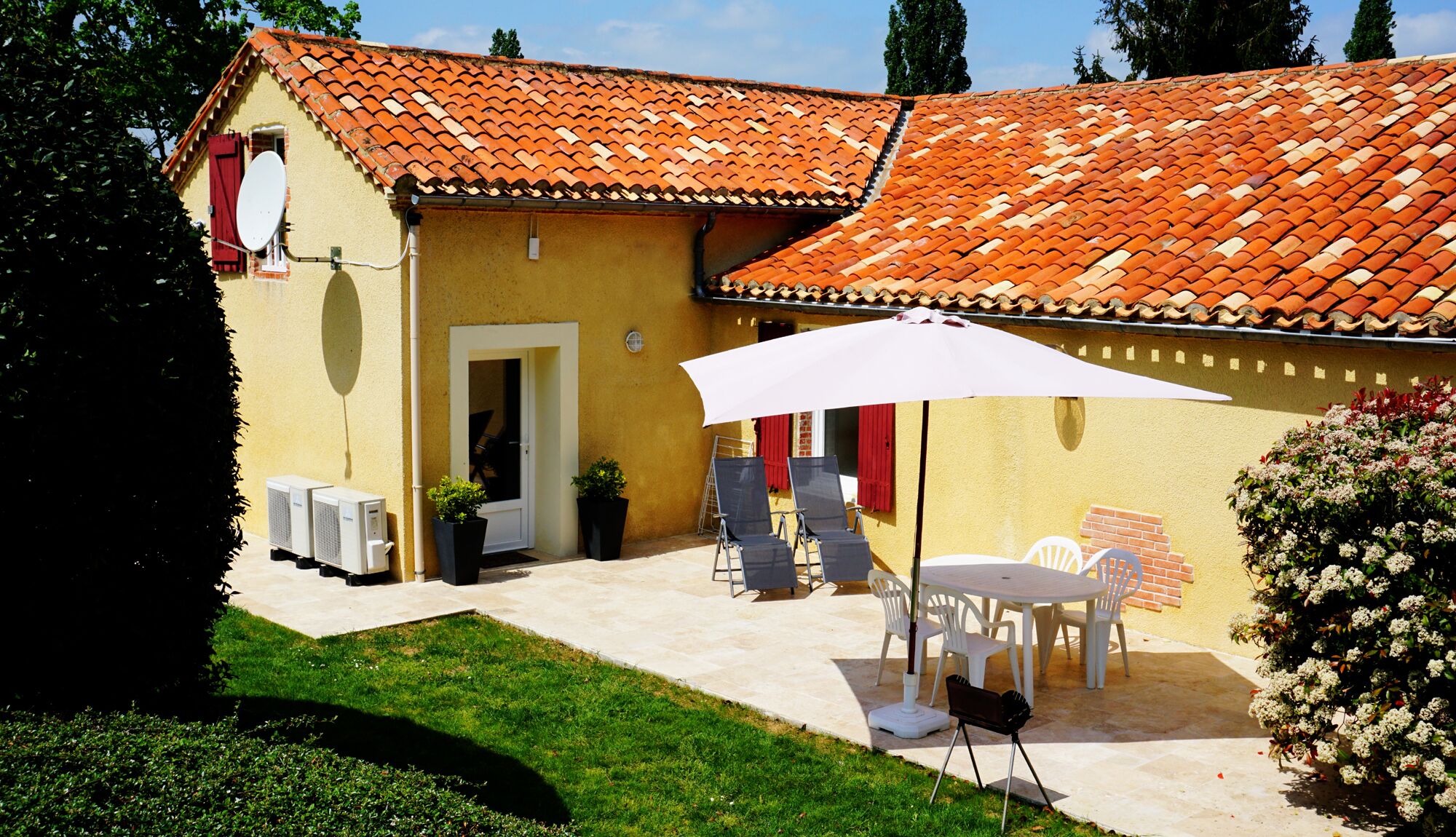 Comfort House, 2 Bedrooms, Pool Access | Terrace/patio