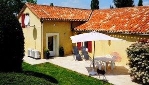 Comfort House, 2 Bedrooms, Pool Access | Terrace/patio