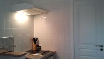 Economy House, 2 Double Beds, Pool Access | Private kitchen | Full-sized fridge, microwave, oven, coffee/tea maker