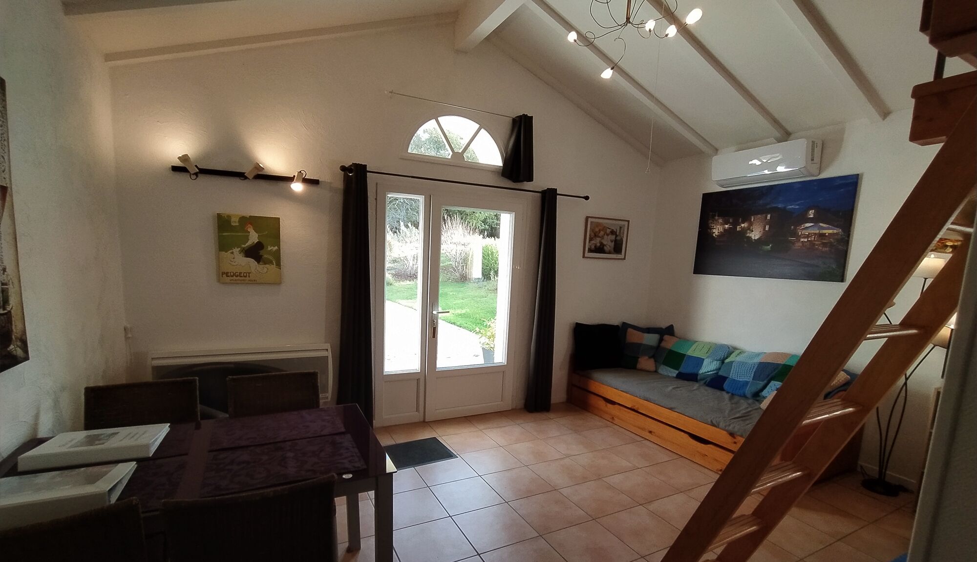 Economy House, 2 Double Beds, Pool Access | Living room | 85-cm flat-screen TV with digital channels, Netflix, streaming services