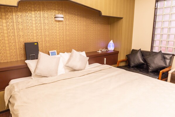 Double Room, Smoking | Desk, laptop workspace, iron/ironing board, free WiFi