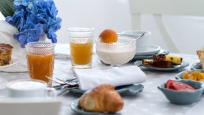ランチ、ディナーに営業