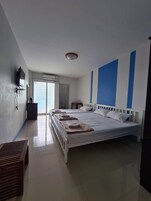 Habitación triple básica | Sistema de insonorización, wifi gratis, ropa de cama