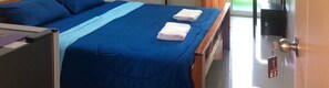 Deluxe Room, 1 King Bed | Soundproofing, free WiFi, bed sheets - S Diamond Apartment (Phetchaburi)