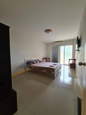 Soundproofing, free WiFi, bed sheets - S Diamond Apartment (Phetchaburi)