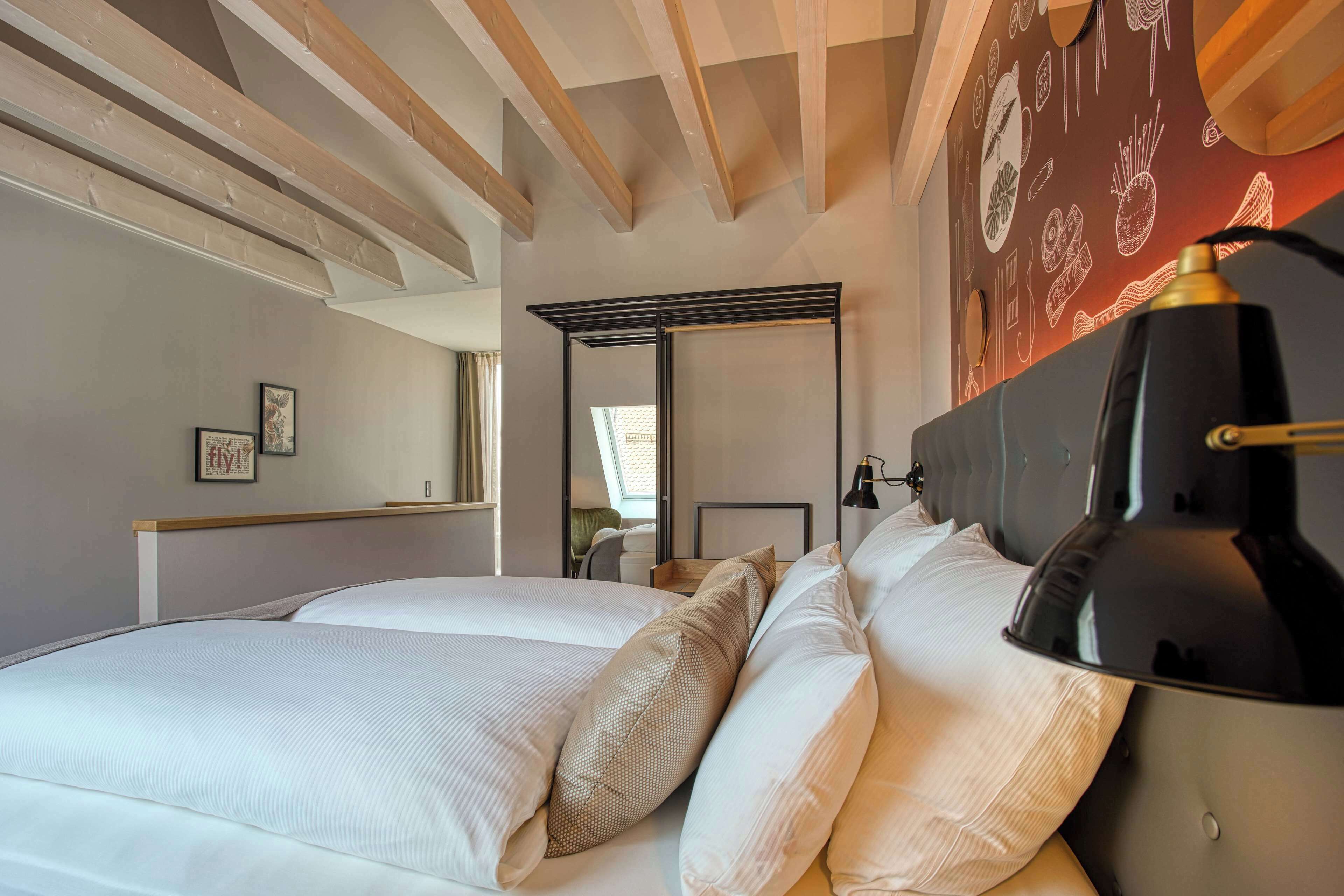 Family Apartment | Desk, soundproofing, free WiFi, bed sheets