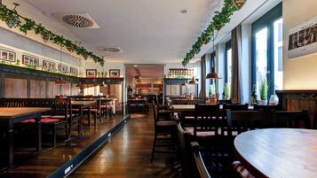 Desayuno buffet todos los días (EUR 14.90 por persona)