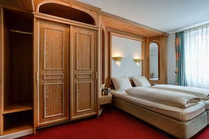 Hypo-allergenic bedding, desk, soundproofing, free WiFi