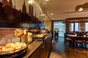 Petit déjeuner buffet servi tous les jours en supplément