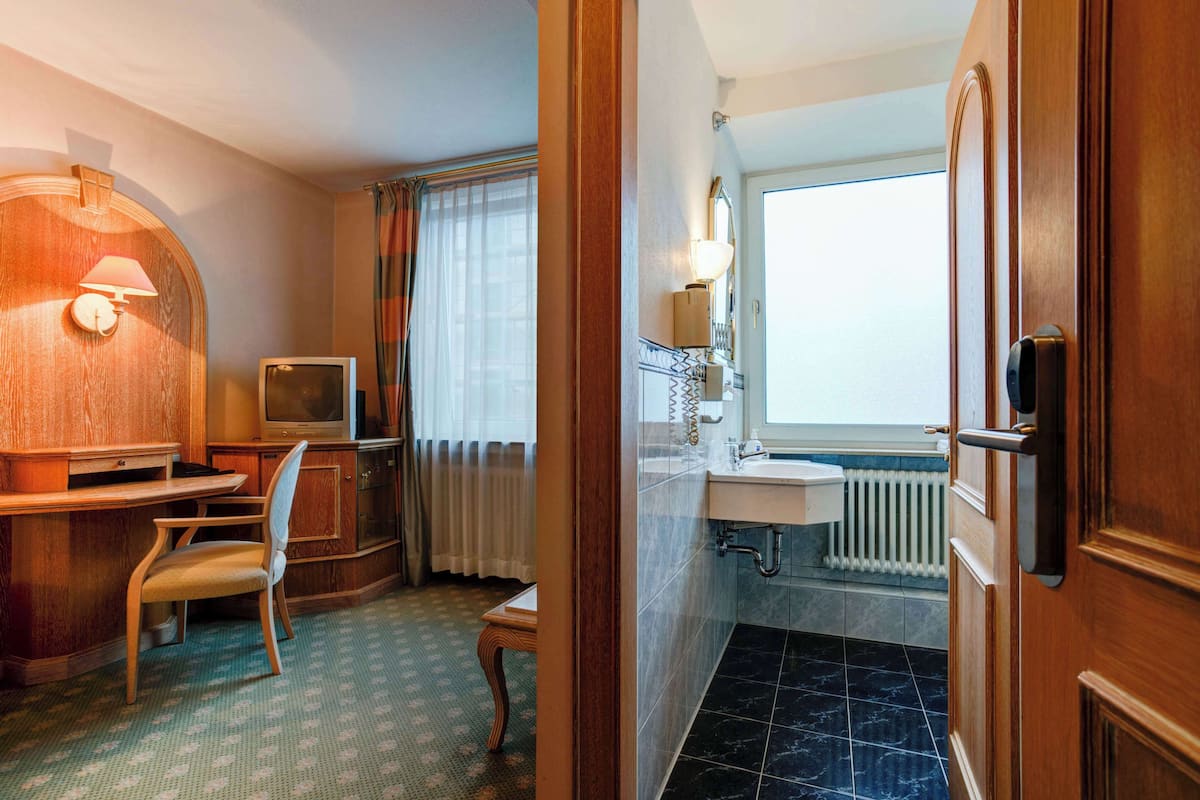Comfort-Zimmer, 1 Einzelbett | Schreibtisch, schallisolierte Zimmer, kostenloses WLAN, Bettwäsche