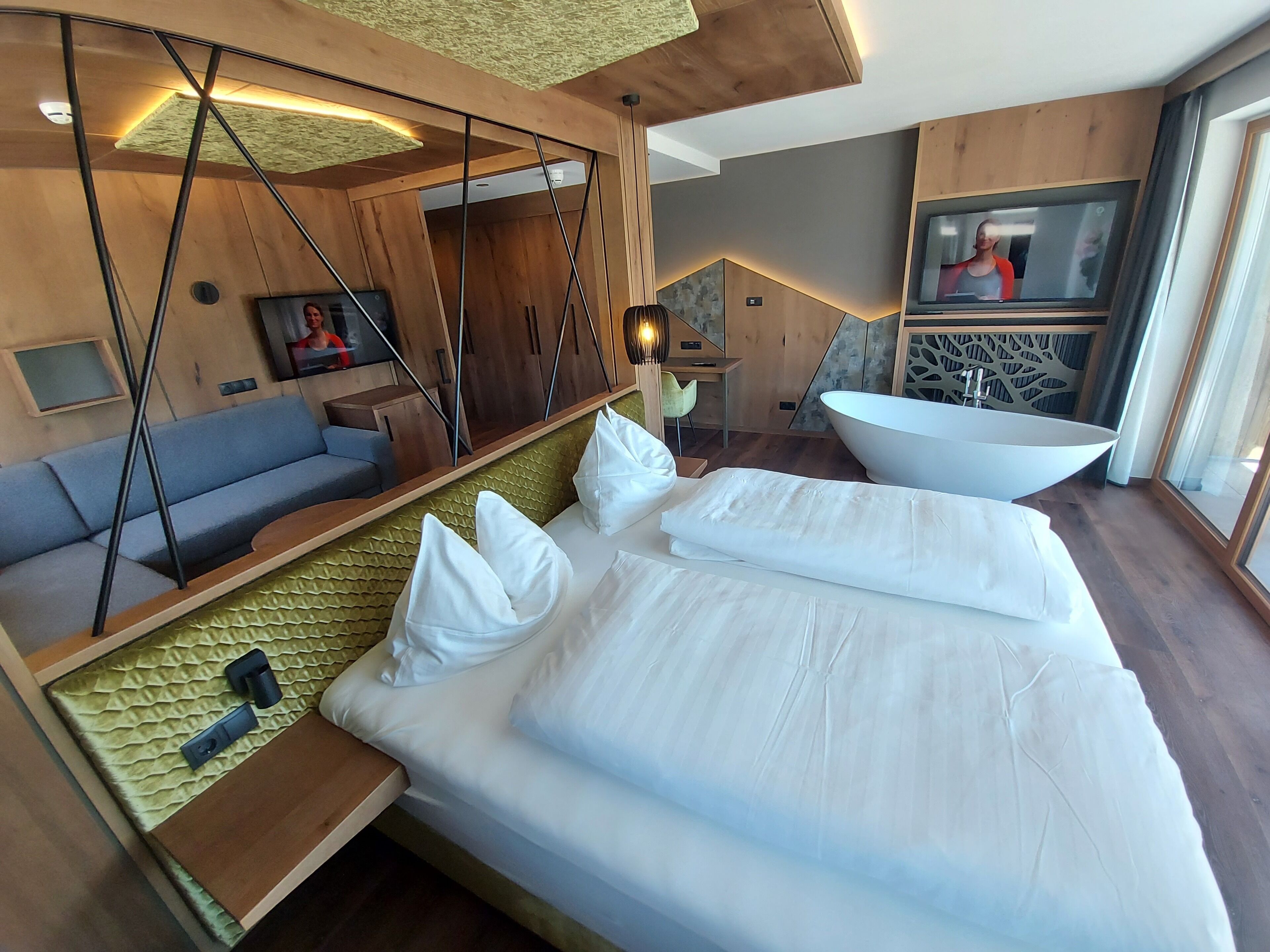 1 bedroom, premium bedding, in-room safe, desk