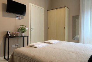 Desk, free WiFi, bed sheets - Casa Italia (Verona)