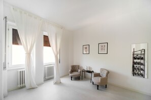 Chambre Double ou avec lits jumeaux, salle de bains commune (no.3) | Coin séjour