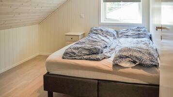 5 bedrooms, travel cot, free WiFi