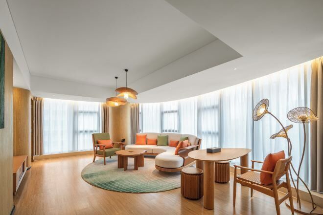 Safe på rommet, skrivebord, blendingsgardiner og wi-fi (inkludert)