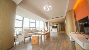 In-room safe, desk, blackout curtains, free WiFi