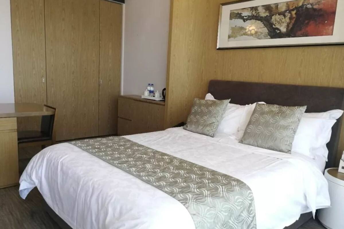 Deluxe-Doppelzimmer, Balkon | Zimmersafe, Schreibtisch, Verdunkelungsvorhänge, kostenloses WLAN