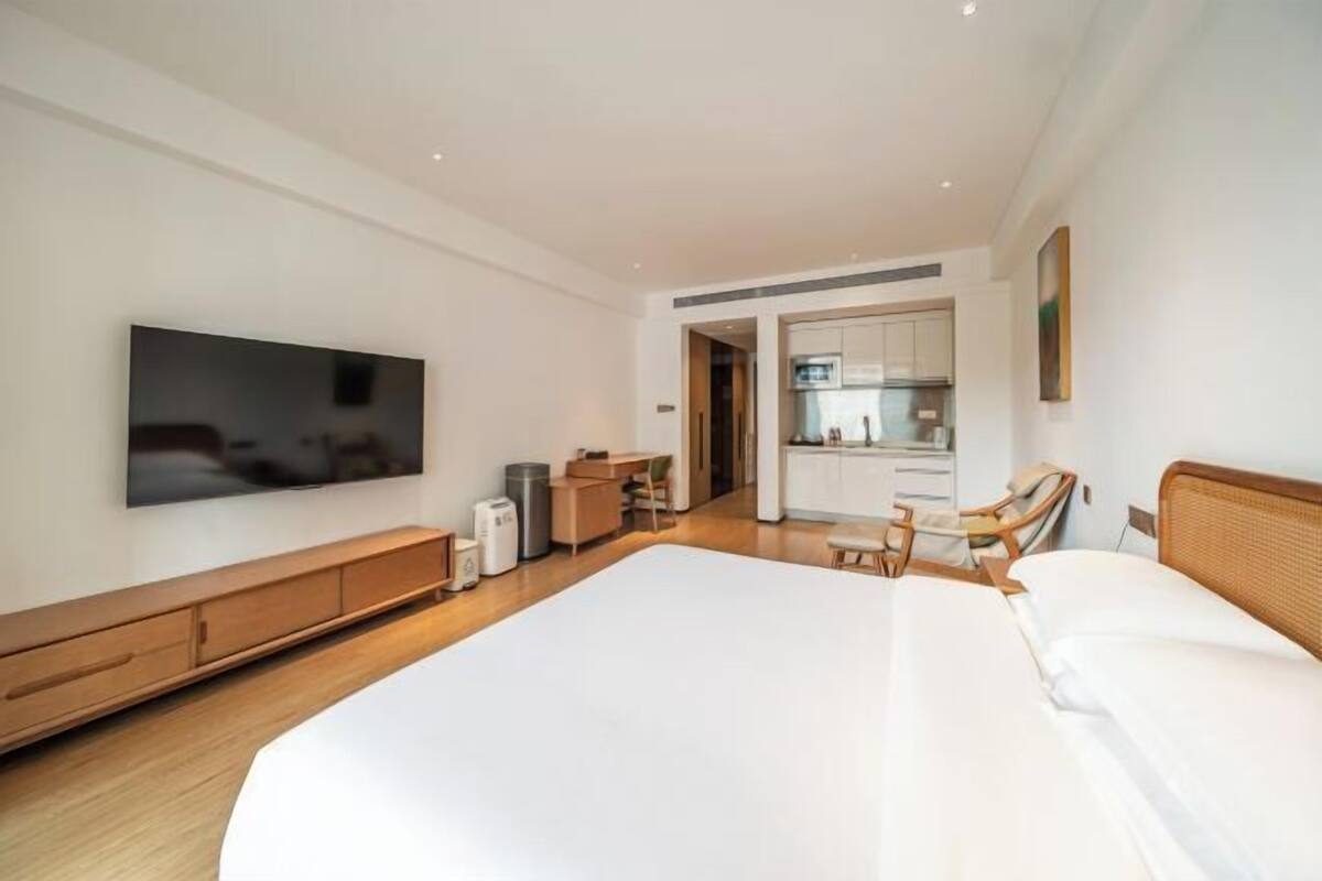 In-room safe, desk, blackout curtains, free WiFi