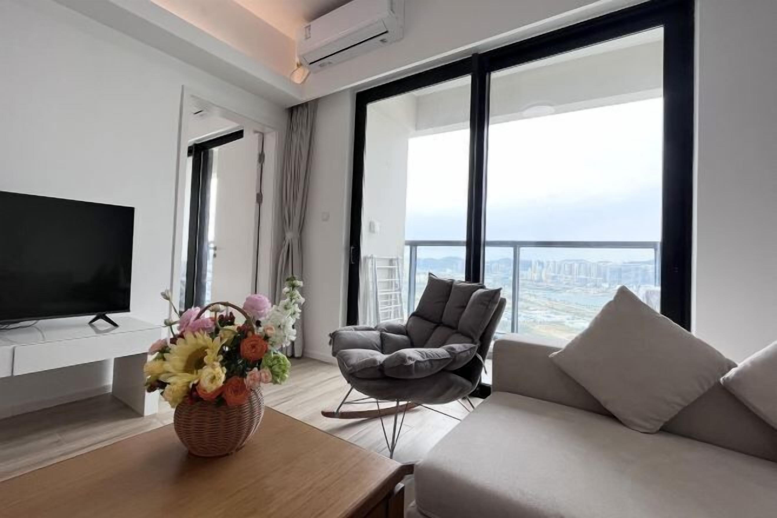 Een kluis op de kamer, een bureau, verduisterende gordijnen, gratis wifi