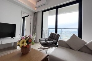 In-room safe, desk, blackout curtains, free WiFi - Dahengqin Superior Talent Hotel (Hengqin Port Branch) (Zhuhai)