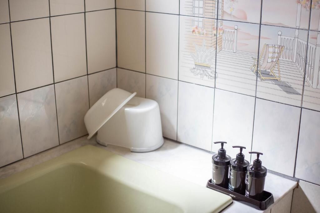 separate bathtub and shower, free toiletries, hair dryer, bathrobes