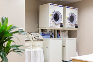 Laundry room - Naminoue Crystal Hotel (Naha)