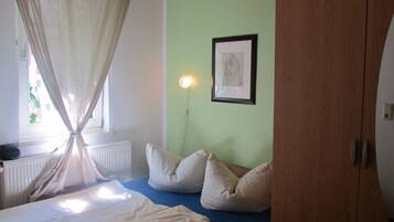 Familienzimmer | 1 Schlafzimmer, Minibar, Schreibtisch, laptopgeeigneter Arbeitsplatz