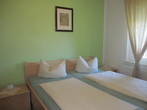 Family Room, 2 Bedrooms, Garden View | 1 bedroom, minibar, desk, laptop workspace - Pension Mahrets Puppenstube (Eisenach)