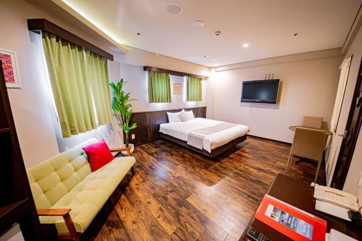 blackout curtains, free wifi