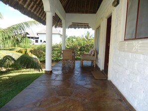 パノラミック コテージ 2 ベッドルーム ビーチビュー | テラス / パティオ