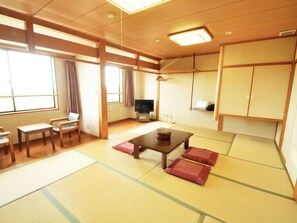 传统客房 (Japanese Style for 6) | 客房内保险箱、免费 WiFi