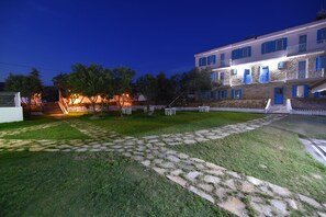 Front of property – evening/night - Garden Ada Butik (Bozcaada)