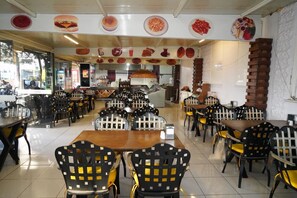 Outdoor dining - Hersek Otel (Altinova)