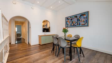Estúdio superior | Opções para refeição no quarto