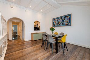 Studio – superior | Spiseområde på rommet
