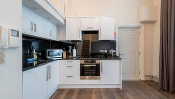 Superior Studio Apartment | Eigene Küche | Großer Kühlschrank, Mikrowelle, Ofen, Herdplatte