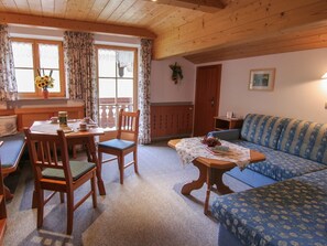 Fernseher, Tischtennisplatte