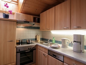 Kühlschrank, Ofen, Herdplatte, Geschirrspüler