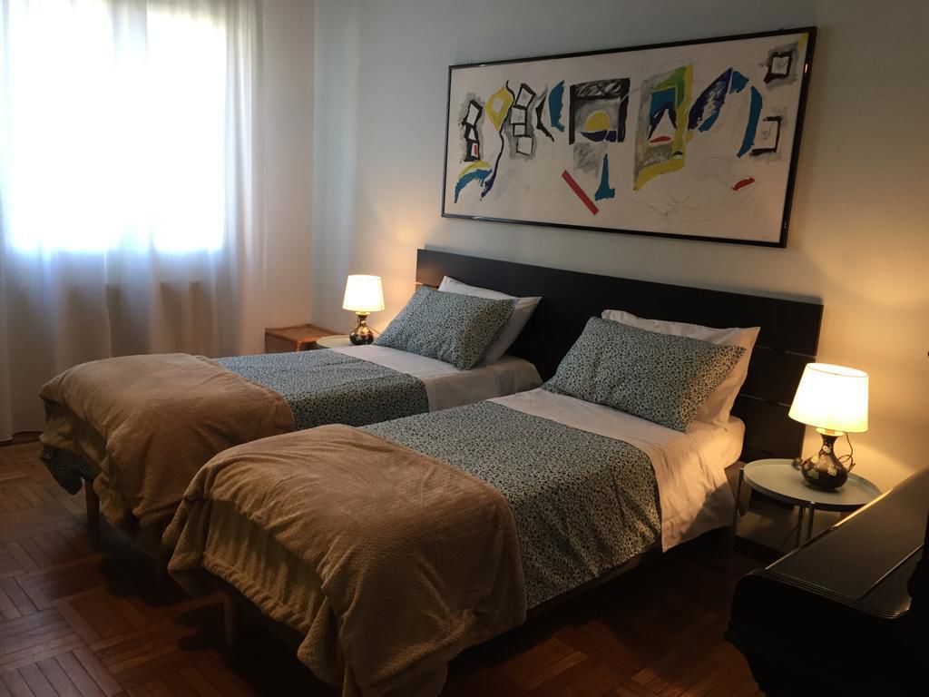 Business-Doppel- oder -Zweibettzimmer | Babybetten, kostenloses WLAN, Bettwäsche