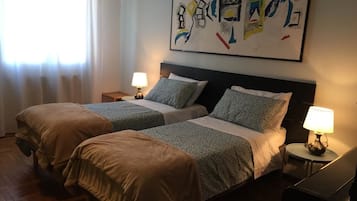 Business-Doppel- oder -Zweibettzimmer | Babybetten, kostenloses WLAN, Bettwäsche