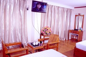 Superior Twin Room | Living area | Flat-screen TV - Royal Power Hotel (Mandalay)