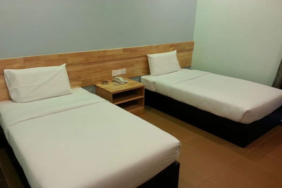 Desk, soundproofing, iron/ironing board, free WiFi