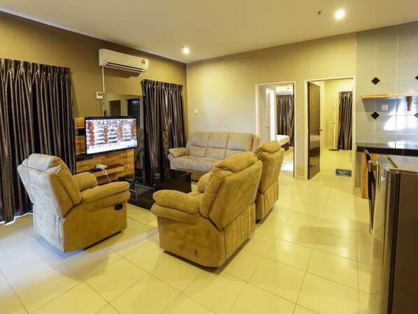 Apartment, 3 Bedrooms | Living room