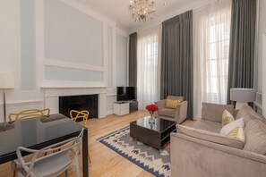 Deluxe Studio