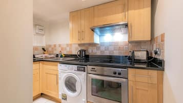 1 Bedroom Apartment  | Private kitchen | Fridge, microwave, oven, stovetop