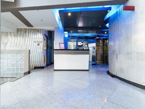 Reception hall - RedDoorz Plus @ Banawe Quezon City Weekly Stay (Quezon City)