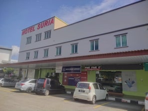Vista frontal de la propiedad