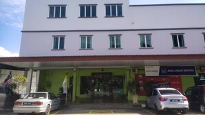 A building with a sign reading "HOTEL SURIA" at the top. -  JQ Suria Hotel (Ipoh)