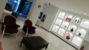 Lobby sitting area - Samsun Otel (Atakum)