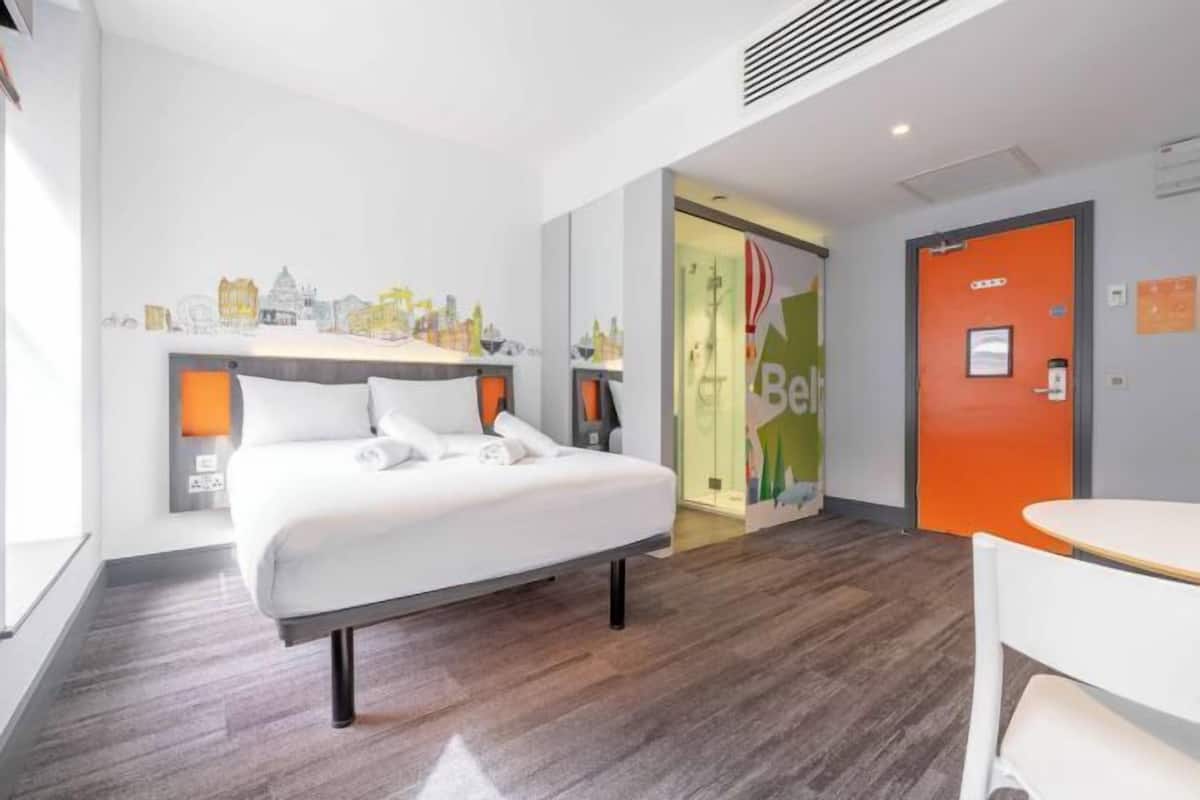 1 bedroom, soundproofing, iron/ironing board (on request), WiFi (free)